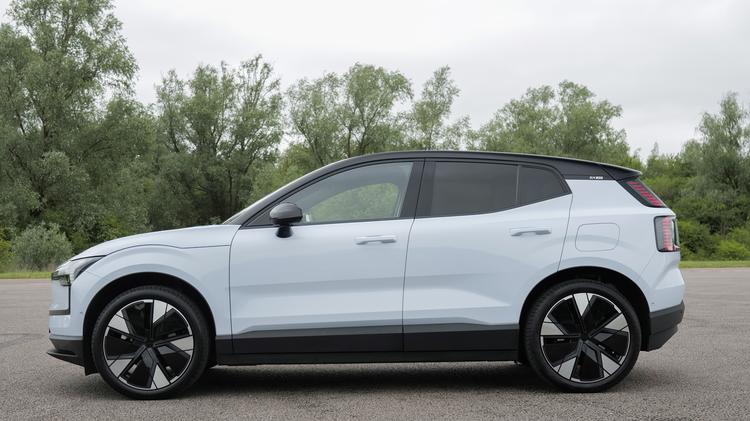 VOLVO EX30 ESTATE 200kW SM Extended Range Core 69kWh 5dr Auto